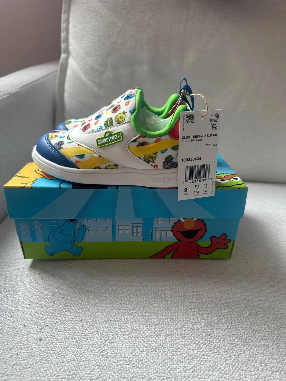 Reebok Kids Sesame Street White, Blue & Multicolor Slip-On Sneakers - new in box